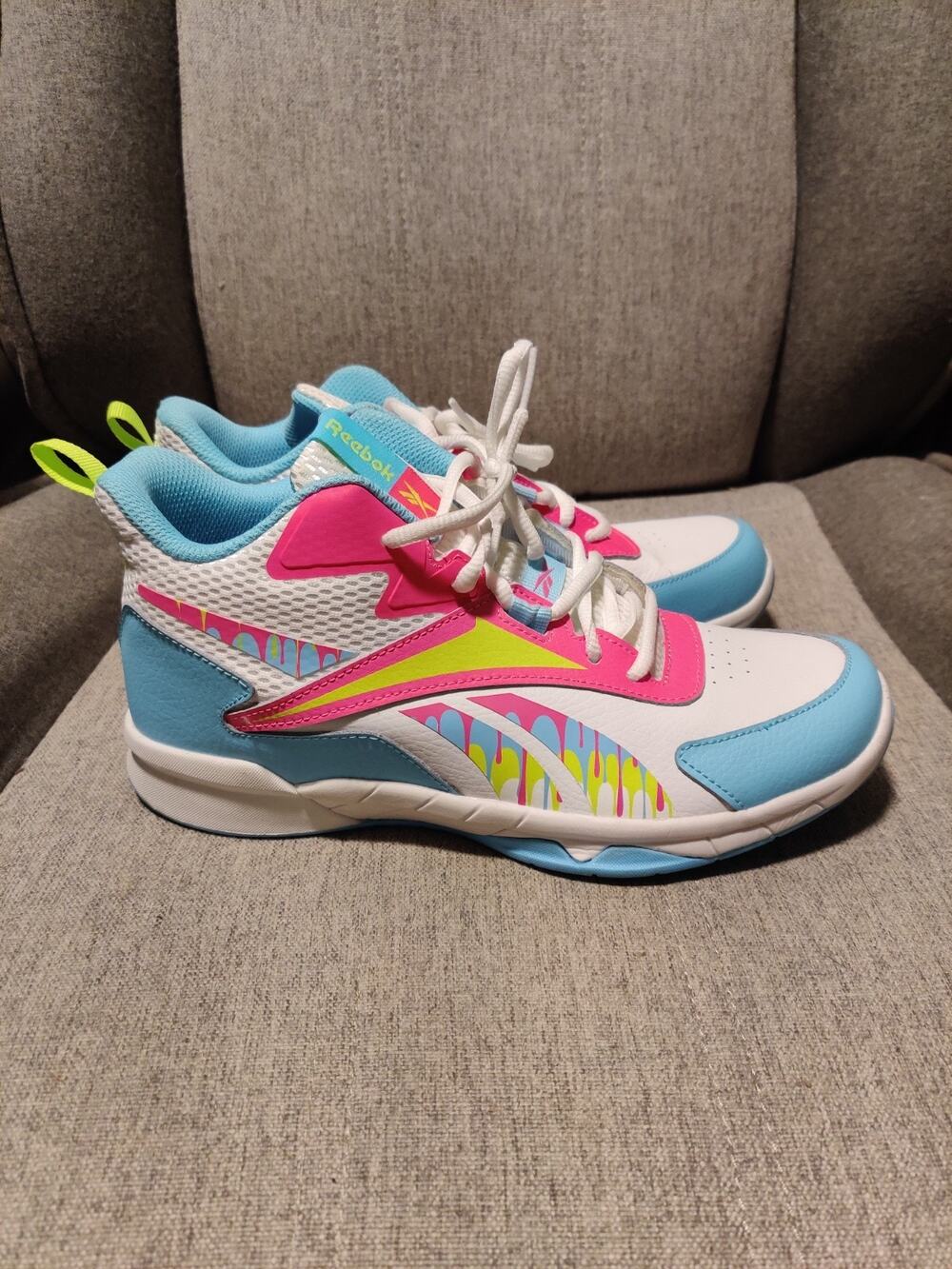 Reebok More Buckets Women's Size 6 Basketball Shoes White, Pink, Blue